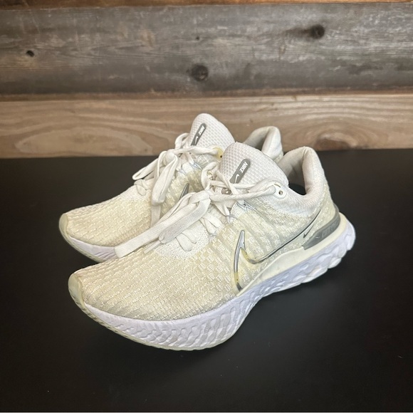 Nike Women's React Infinity Run Flyknit 3 White/Silver Running Shoes 8 Sneakers - Picture 1 of 11